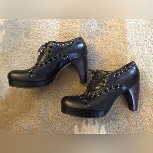 Calleen Cordero Women’s Leather Studded Oxford Pumps Wood Heel Shoes sz 8 EUC!